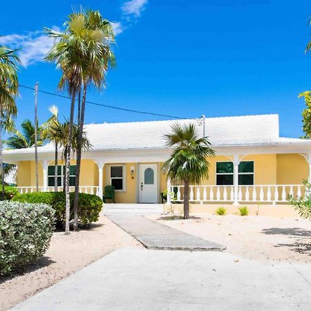 Thatch Hill - Renovated Beach House With Pool, Short Walk To The Rum Point Club Driftwood Village Exteriör bild