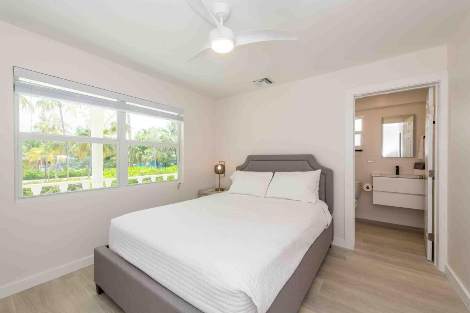 Thatch Hill - Renovated Beach House With Pool, Short Walk To The Rum Point Club Driftwood Village Exteriör bild
