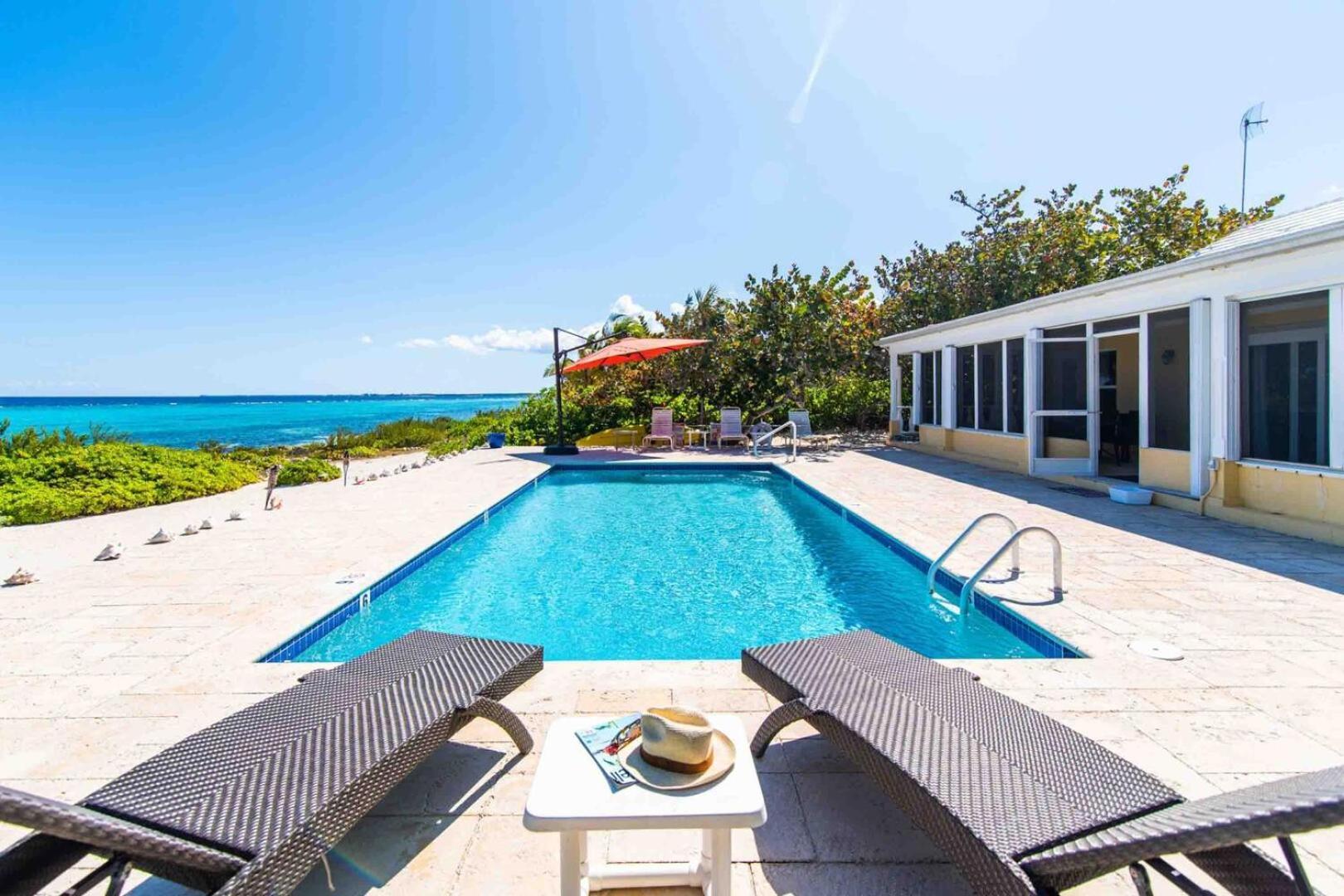 Thatch Hill - Renovated Beach House With Pool, Short Walk To The Rum Point Club Driftwood Village Exteriör bild